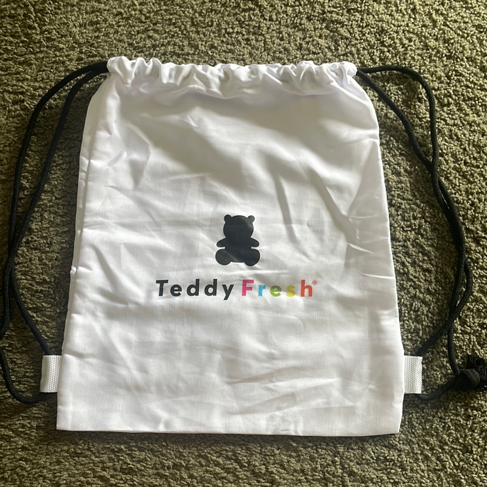 TEDDY FRESH DRAWSTRING BAG 🧸